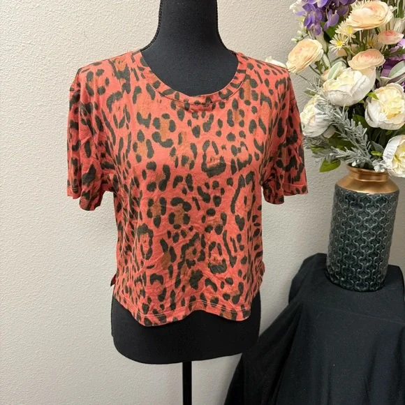 GB Animal Print Burnt Orange Leopard Short Sleeve Cropped Tee Size Large - Picture 1 of 7